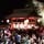 夜を徹して踊りに酔いしれる