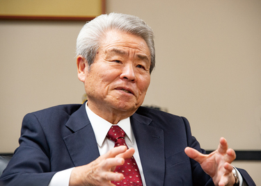 コマツを救った坂根顧問が語る製造業復活のカギ 逆境を乗り越えた経営