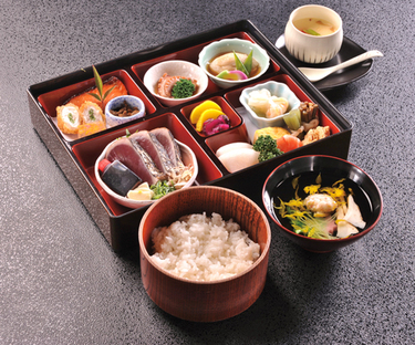 高知の老舗料亭！得月楼で郷土料理「皿鉢」を堪能する Wedge ONLINE