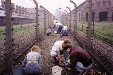 戦後80年〉ドイツが行う「歴史との対決」、なぜ彼らはナチスが犯した罪