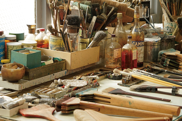 偉人の愛した一室＞「太陽の塔」の生みの親・岡本太郎が42年間、作品を