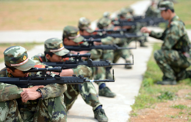 香港デモ制圧に乗り出すか？ 警察でも軍でもない、中国の「武装警察