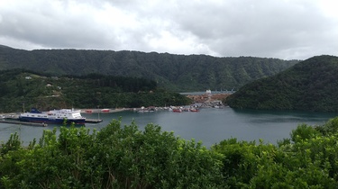 ニュージーランドにとり中国は遠くに住む“お得意様”なのか