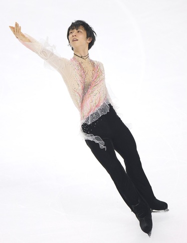 羽生結弦が地元・仙台の新リンクで見せた“らしさ”とは？演技でも言葉