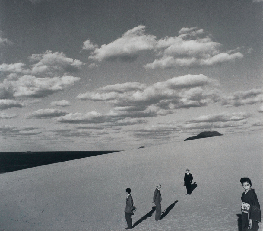 写真家の遊び心に触れる 鳥取県伯耆町・植田正治写真美術館 2013年4月27日〜6月30日 WEDGE Infinity(ウェッジ)