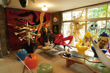 偉人の愛した一室＞「太陽の塔」の生みの親・岡本太郎が42年間、作品を