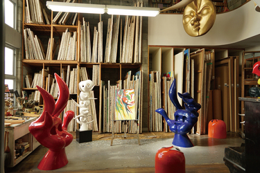 偉人の愛した一室＞「太陽の塔」の生みの親・岡本太郎が42年間、作品を